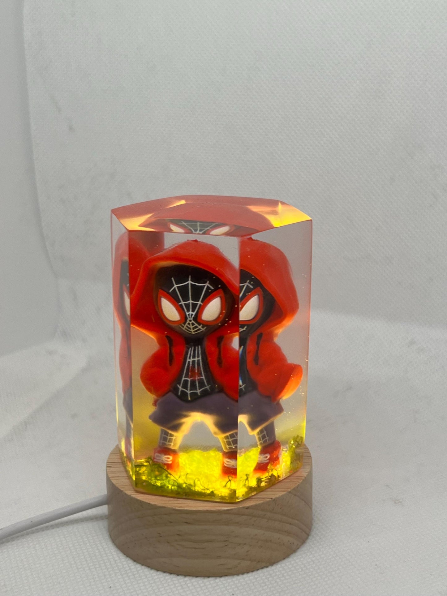 Lampe en résine époxy cristal - Spider-man